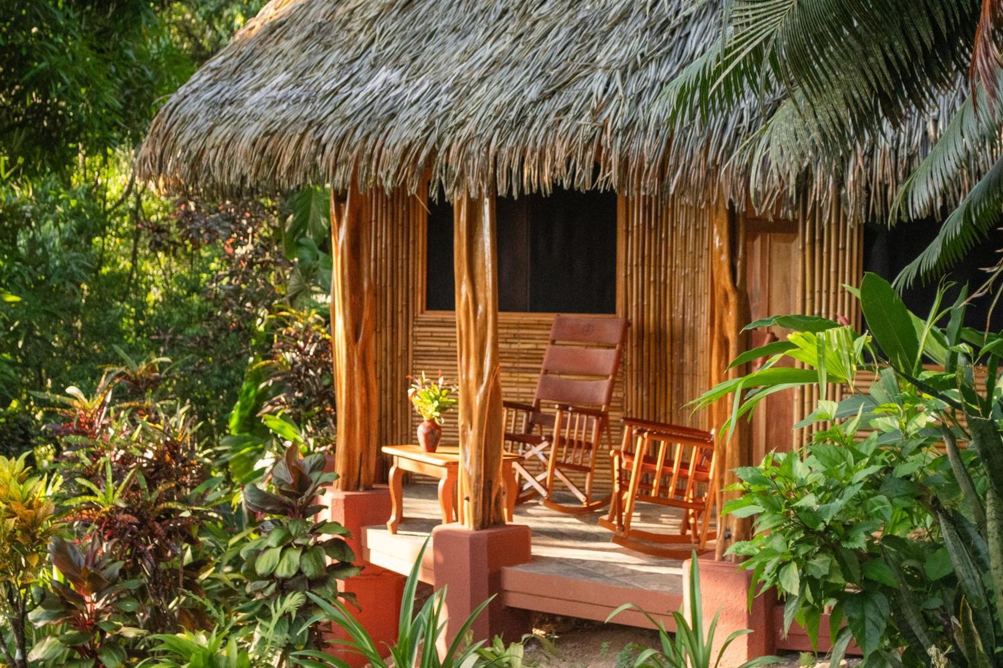 Luna Lodge Carate Exteriér fotografie